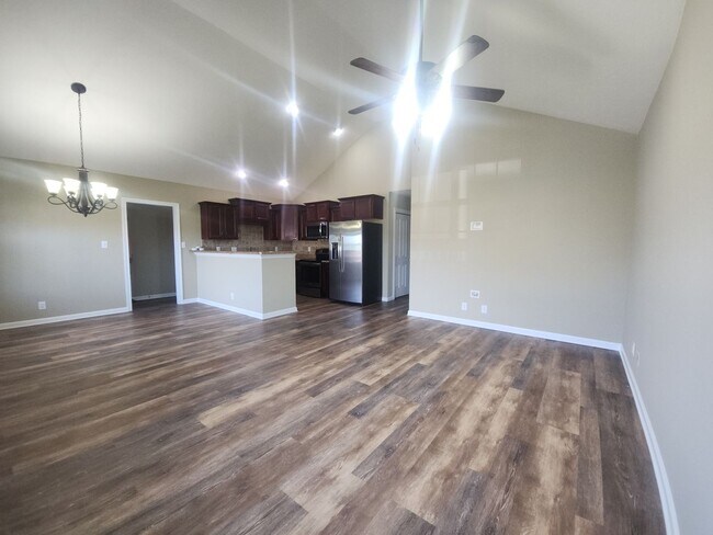 Building Photo - Close to Post!