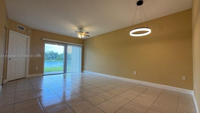 Foto del edificio - 1133 Golden Lakes Blvd