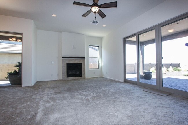 Building Photo - Two Bedroom Plus Den Home in Granite Dells Estates