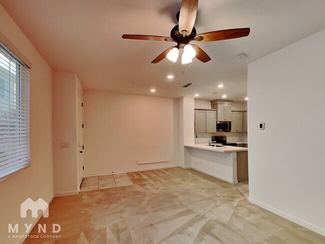 Foto del edificio - 5301 E Commerce Way