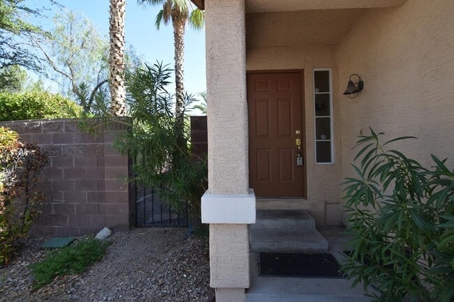 Building Photo - Beautiful Home in a Corner Lot!
