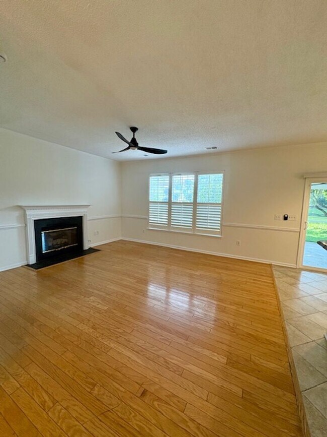 Foto del edificio - Lovely Updated Home in Grand Oaks