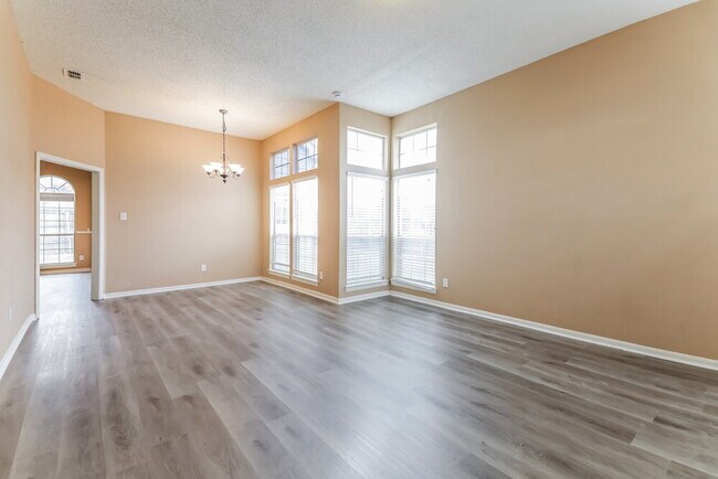 Foto del edificio - 2085 Cameo Dr