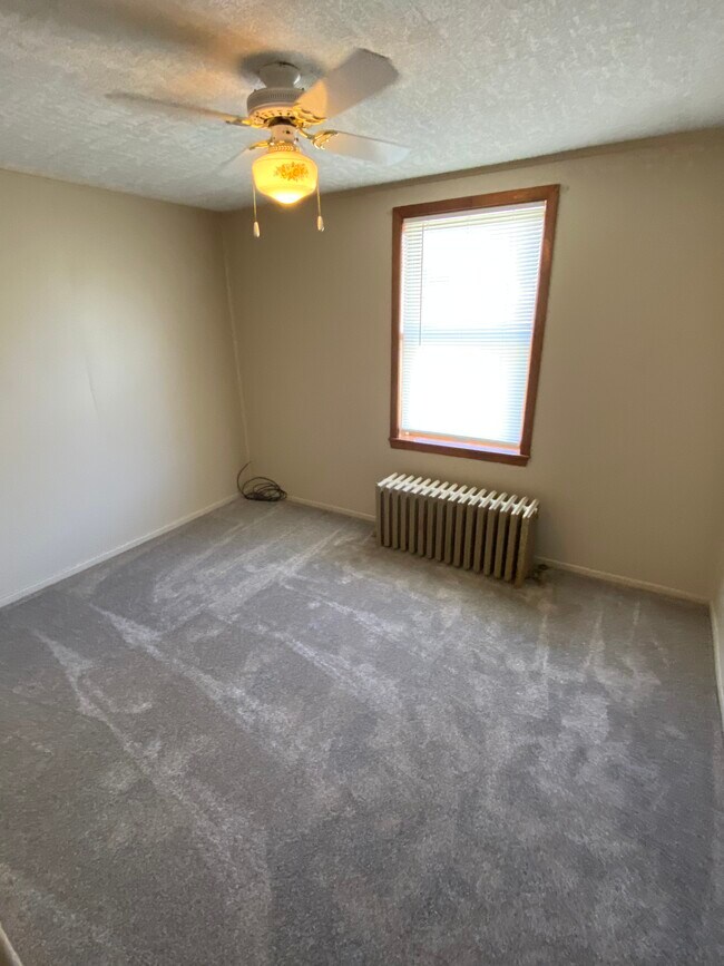 Bedroom - 6837 Low St