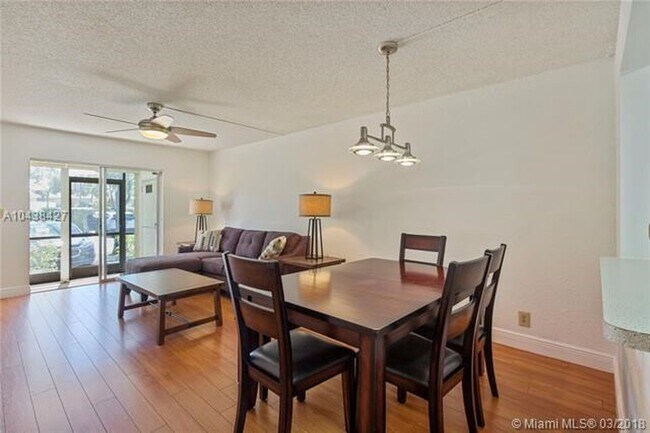 Foto del edificio - 4136 NW 88th Ave