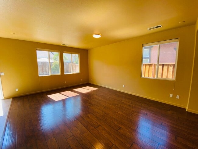 Foto del edificio - Spacious Single Story Home