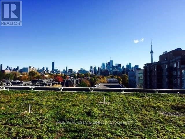 Building Photo - 1030 King St W