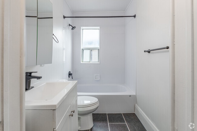 1BR, 1BA - 269SF - Bathroom - 1252 Davenport Rd