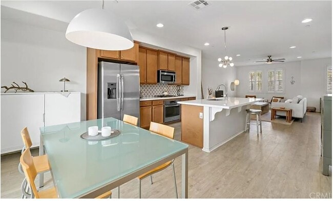Building Photo - 40884 Lacroix Ave
