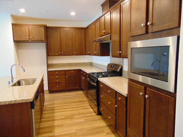 Foto del edificio - Brand New, Beautiful 4 Bedroom 4 Bath Home
