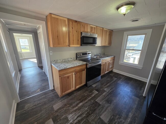 Kitchen - 307 N Governors Ave