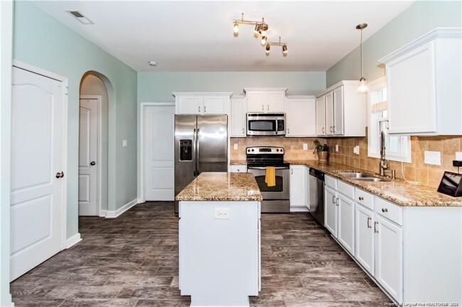 Building Photo - 248 Wedgefield Dr