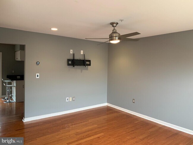 Foto del edificio - 132 Creekside Commons Ct