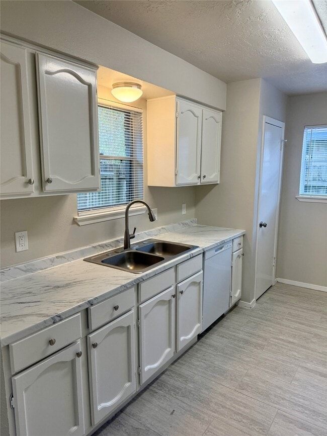 Foto del edificio - 3507 Almondwood Dr