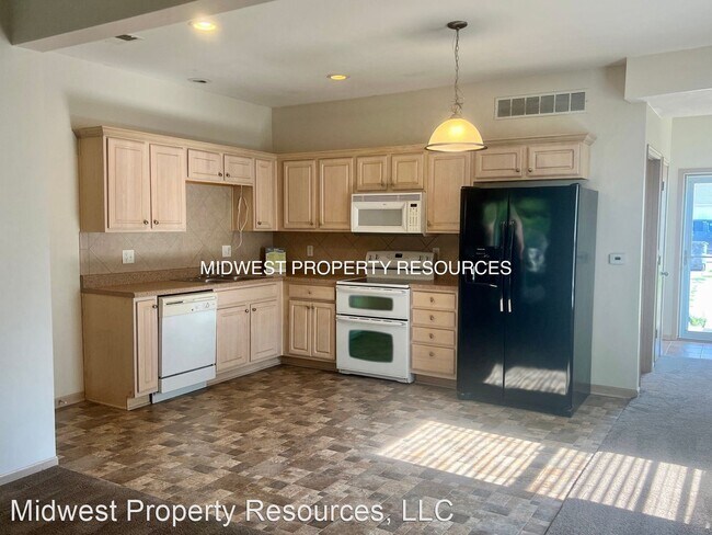 Building Photo - 3 br, 2.5 bath House - 1010 Renee Lynde #D
