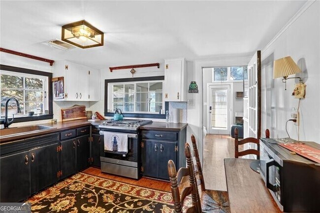 Foto del edificio - 3671 Bishop Dr