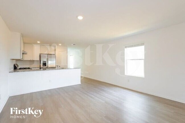 Foto del edificio - 10551 McClintock Dr