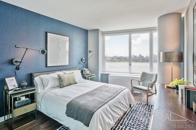 Building Photo - 3 bedroom in Brooklyn NY 11249