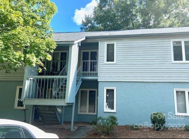 Exterior - 1914 Meadowlark Ln