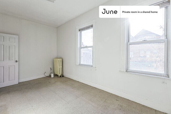 Foto del edificio - Room in Shared 5 bed/1 bath home
