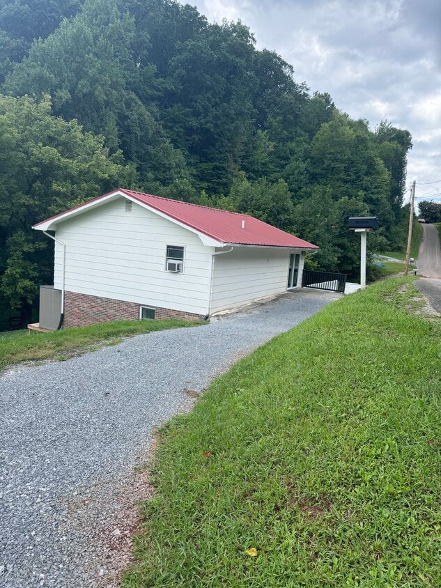 Primary Photo - 280 Chambers Dr