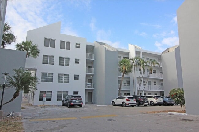Building Photo - 2860 NE 14th St