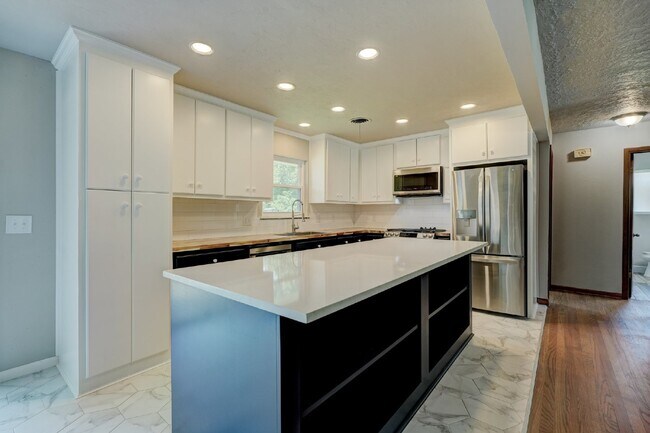 Building Photo - Charming Oasis at 1219 Kansas St, Norman, OK