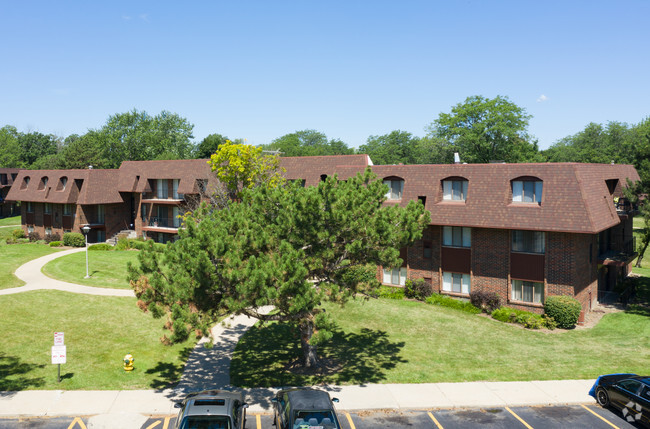 Building Photo - Fox Crest