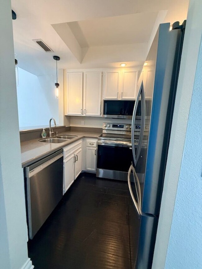 Foto del edificio - Gorgeous Mission Valley townhome available now