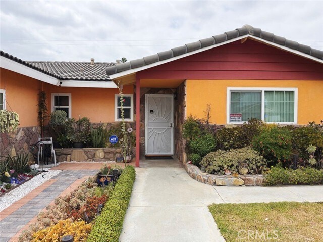 Building Photo - 1127 S Nantes Ave