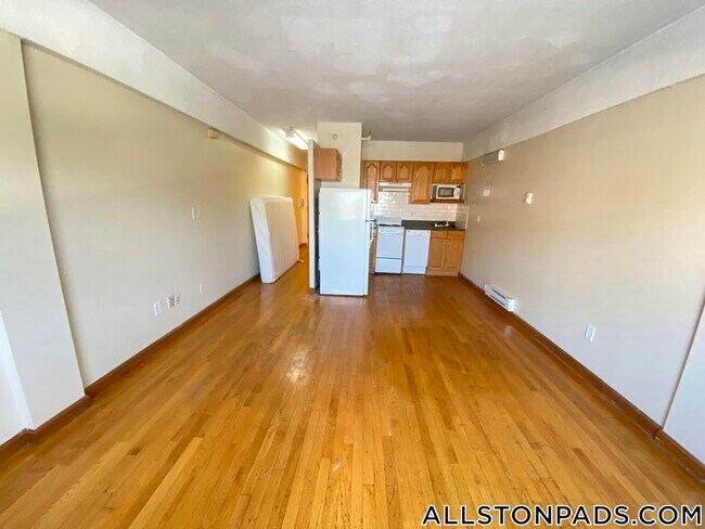 Building Photo - 1110 Commonwealth Ave