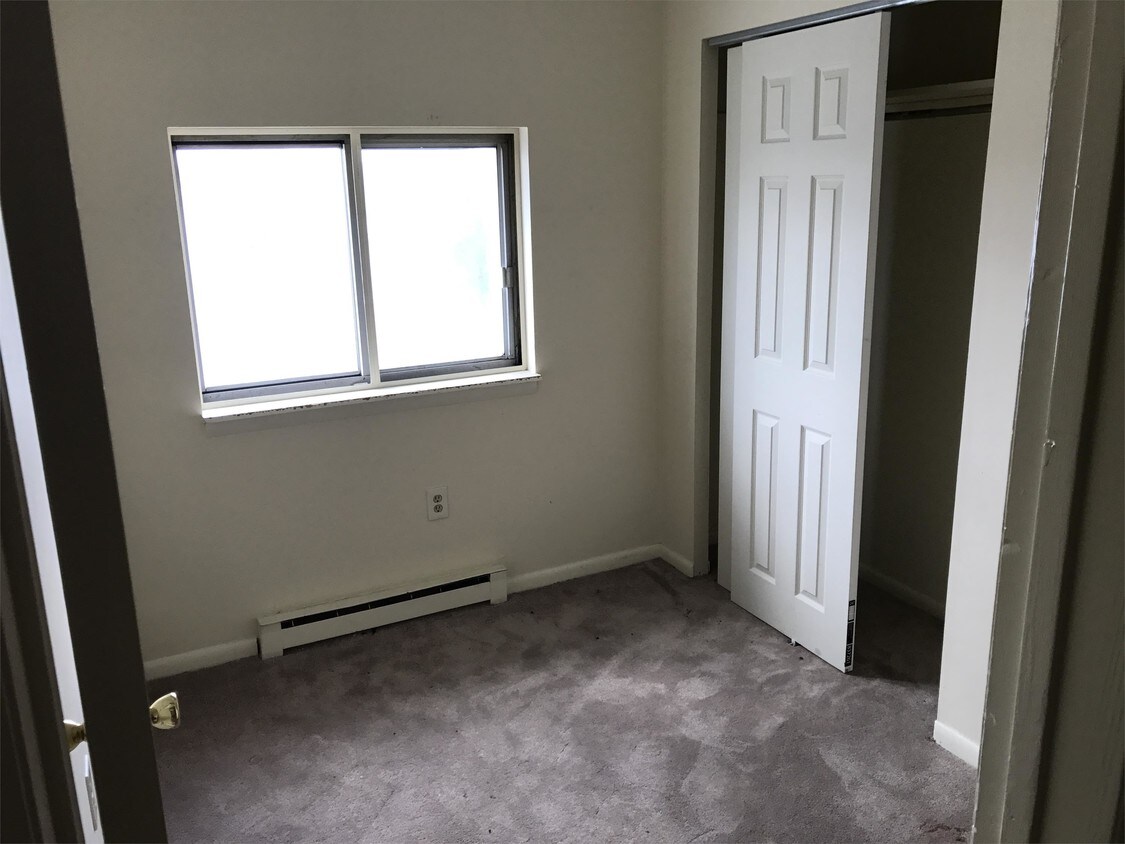 5 Adams St Unit 7, Enola, PA 17025 Room for Rent in Enola, PA