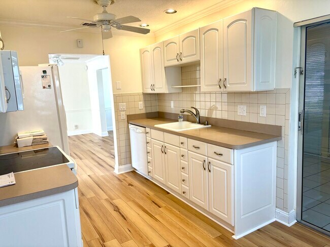 Building Photo - 2019 SW 18th Dr