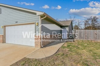 Building Photo - 645 N Grandstone St