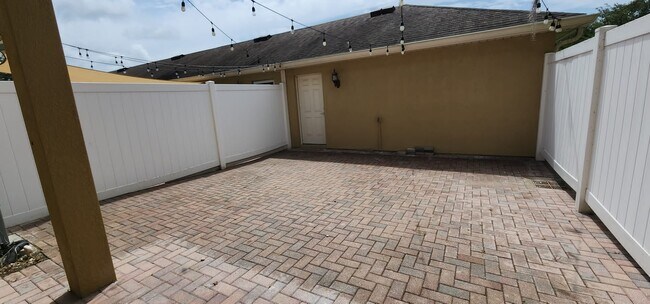 Foto del edificio - 7702 Anselmo Ln