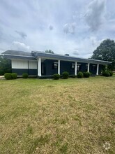 Building Photo - 208 N Rosewood Dr