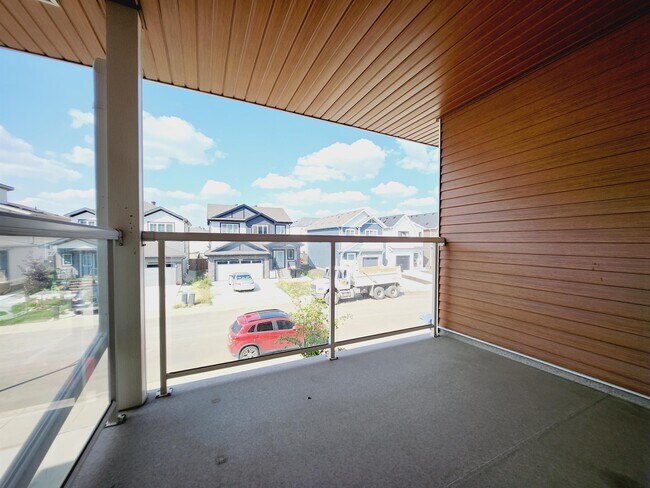 Photo du bâtiment - 17215-17219 9 Avenue Southwest