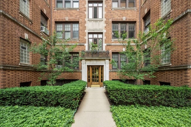 Building Photo - 2326 N Lincoln Park W