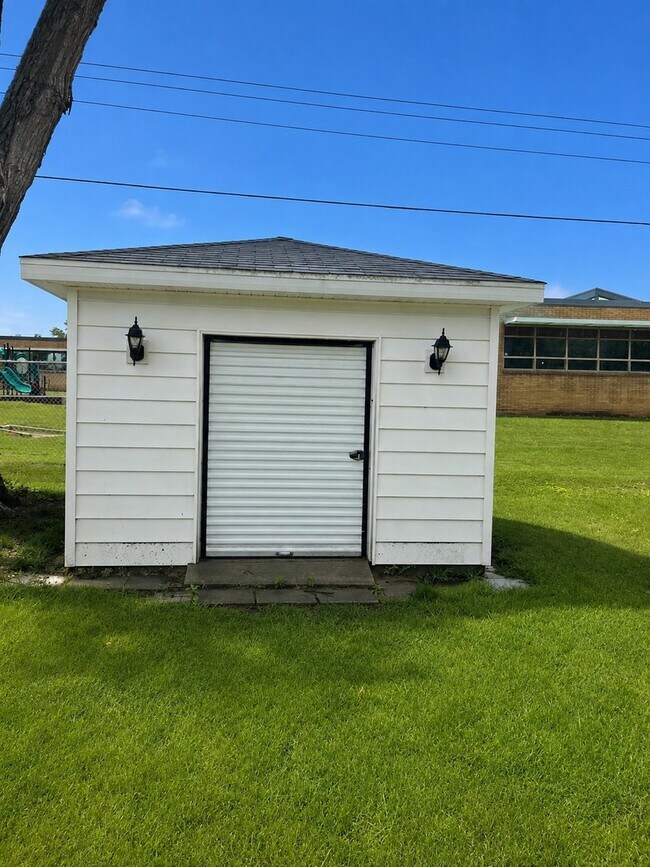 Building Photo - 532 Riley Dr