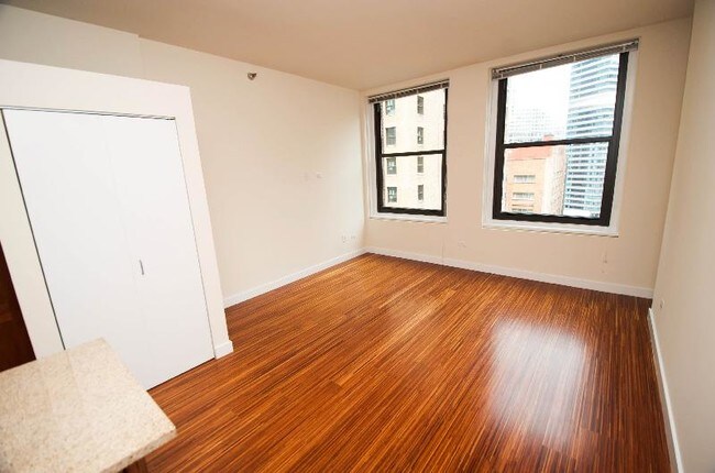 Building Photo - 58 E Lake St