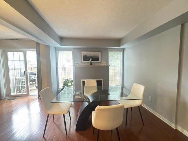 Building Photo - 18 Midwood Private