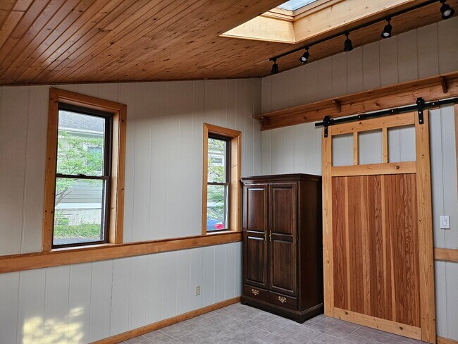 Fotografía del edificio - 3530 Kroger Ave