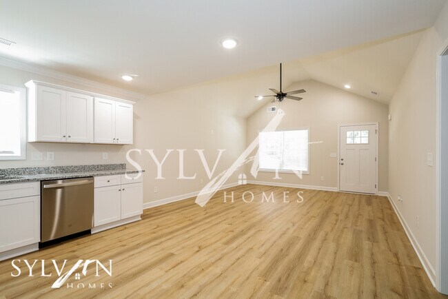 Foto del edificio - Lease today! No extra charge for contentme...
