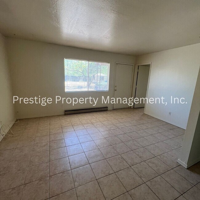 Building Photo - 2233