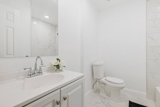 Foto del edificio - 2403 Scott St