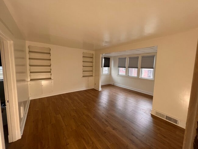 Building Photo - 1523 Dormont Ave