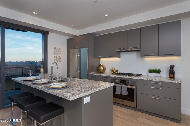 Foto del edificio - 4422 N 75th St