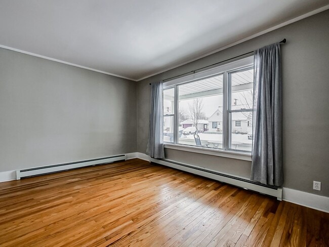 Building Photo - Fully Remodeled 2-Bed Home in Dearborn!