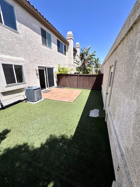 Foto del edificio - 6870 Pear Tree Dr