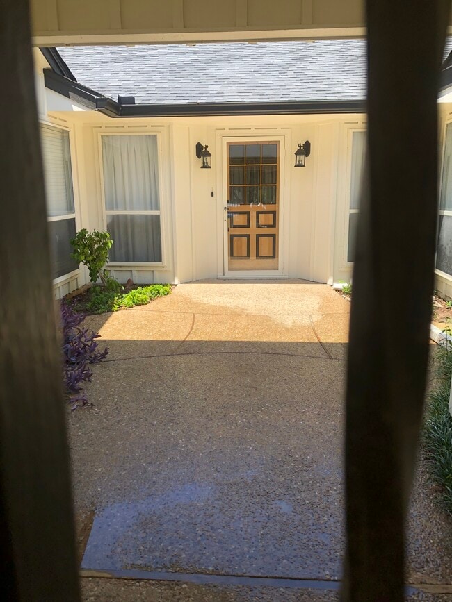 Building Photo - 8241 Forest Ridge Dr